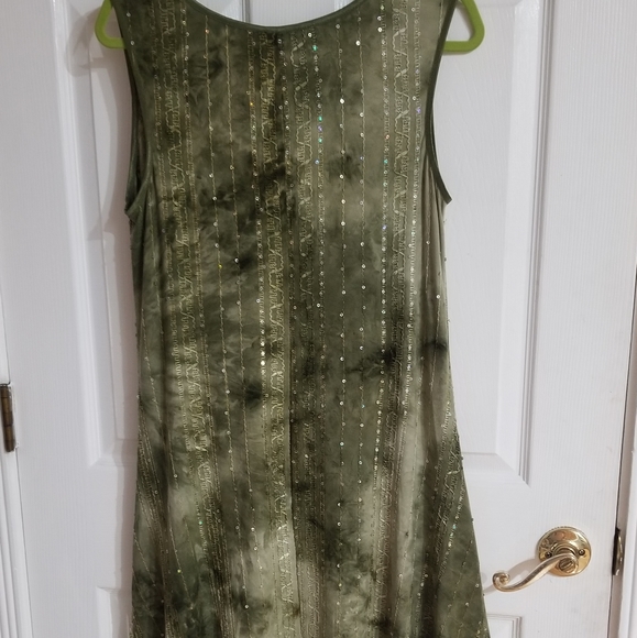 Gorgeous Sequined Sleeveless Dress - Picture 3 of 8